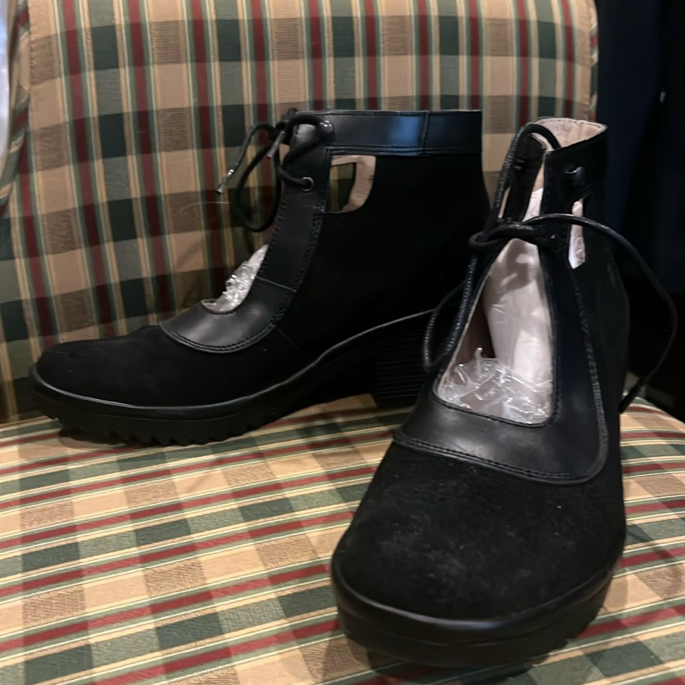 Fly London Suede Heeled Tie Mary Jane